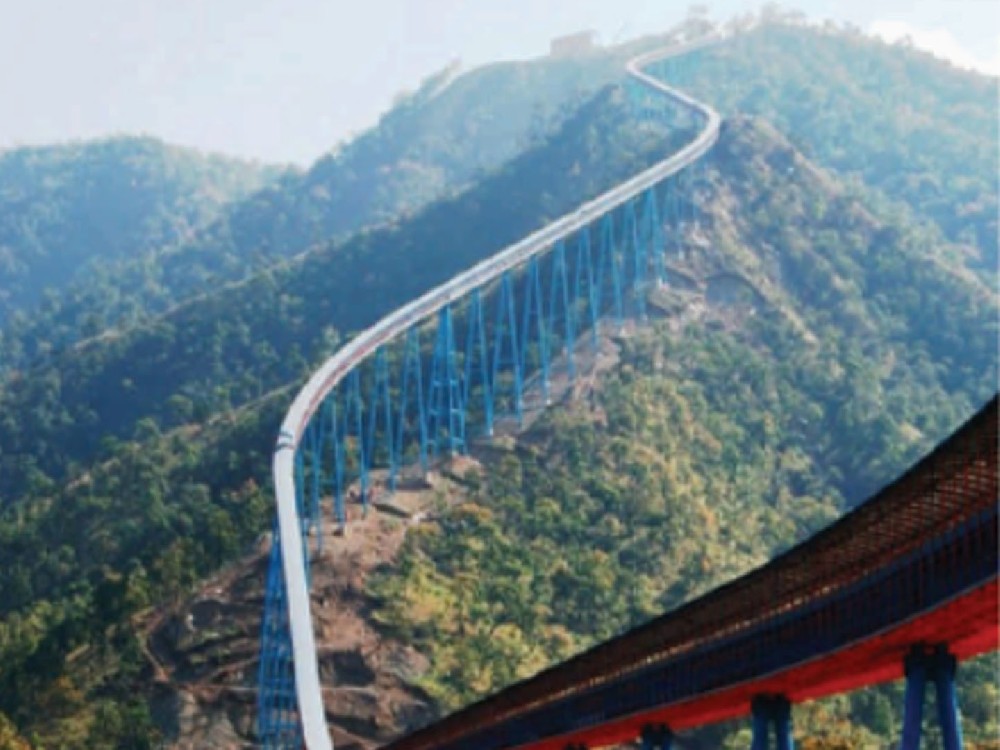 Long distance turning belt conveyor